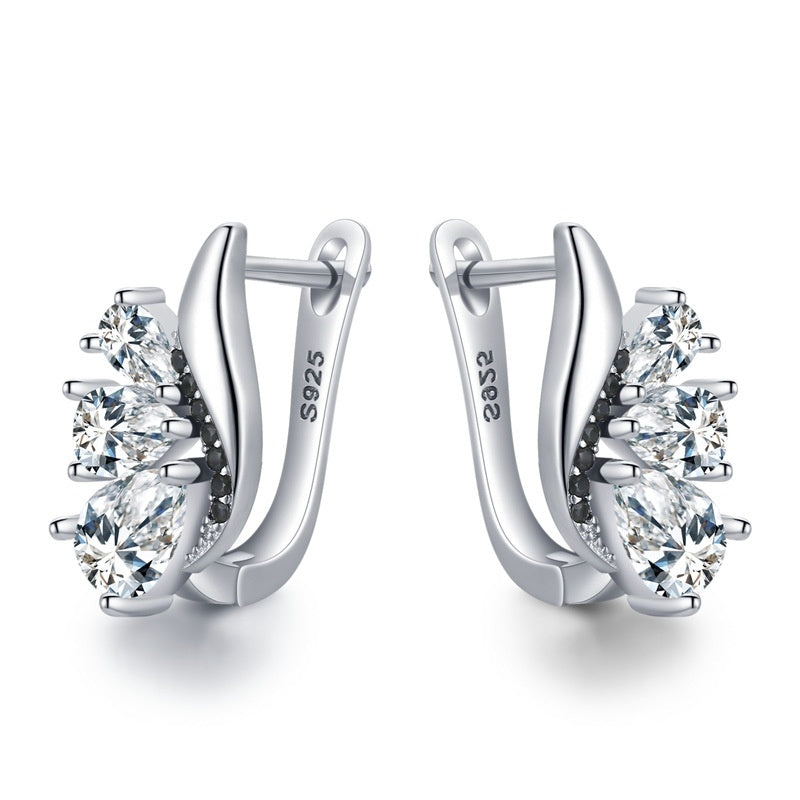 đ ĂlĂ©gance AĂ©rienne: Boucles d'Oreilles Ailes Classiques avec Zircon Ătincelant en Goutte âš