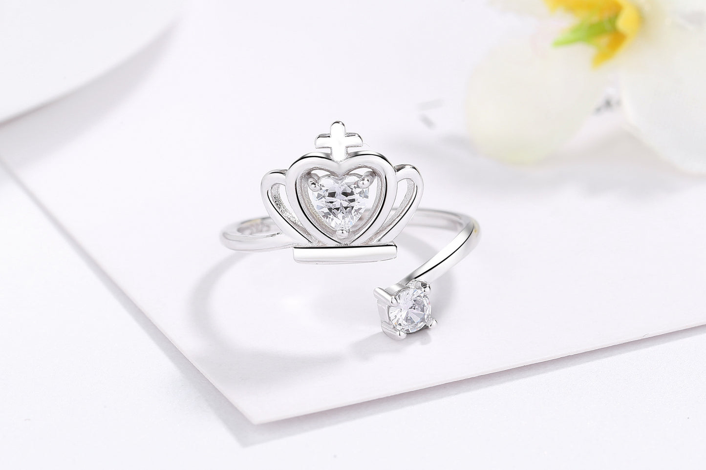 Bague Couronne Diamant Chic - Ajustable, Confortable et Élégante pour Sublimer Votre Style avec Raffinement