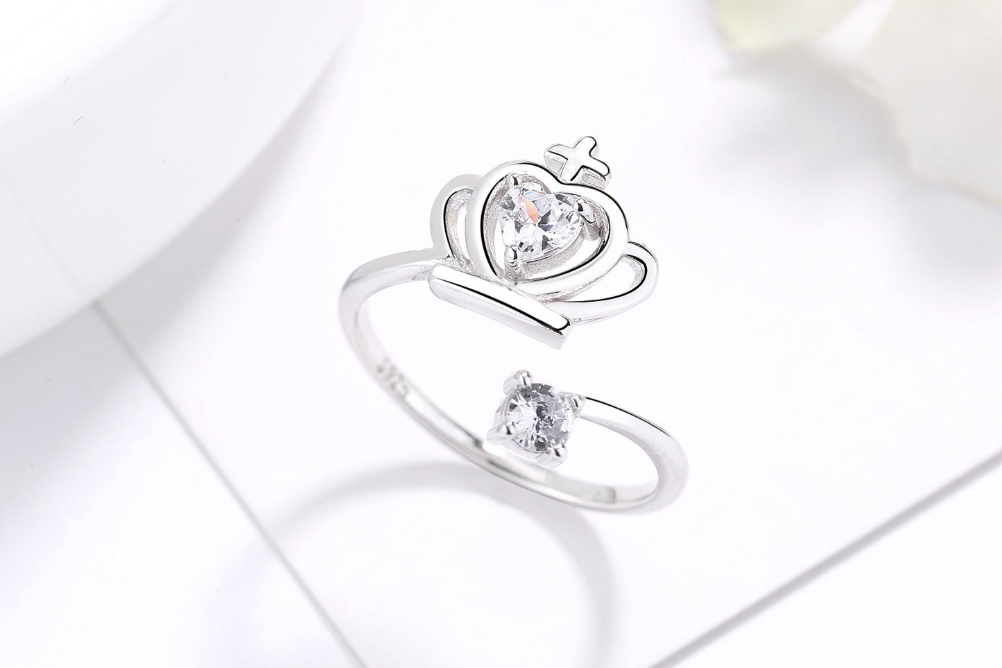 Bague Couronne Diamant Chic - Ajustable, Confortable et Élégante pour Sublimer Votre Style avec Raffinement