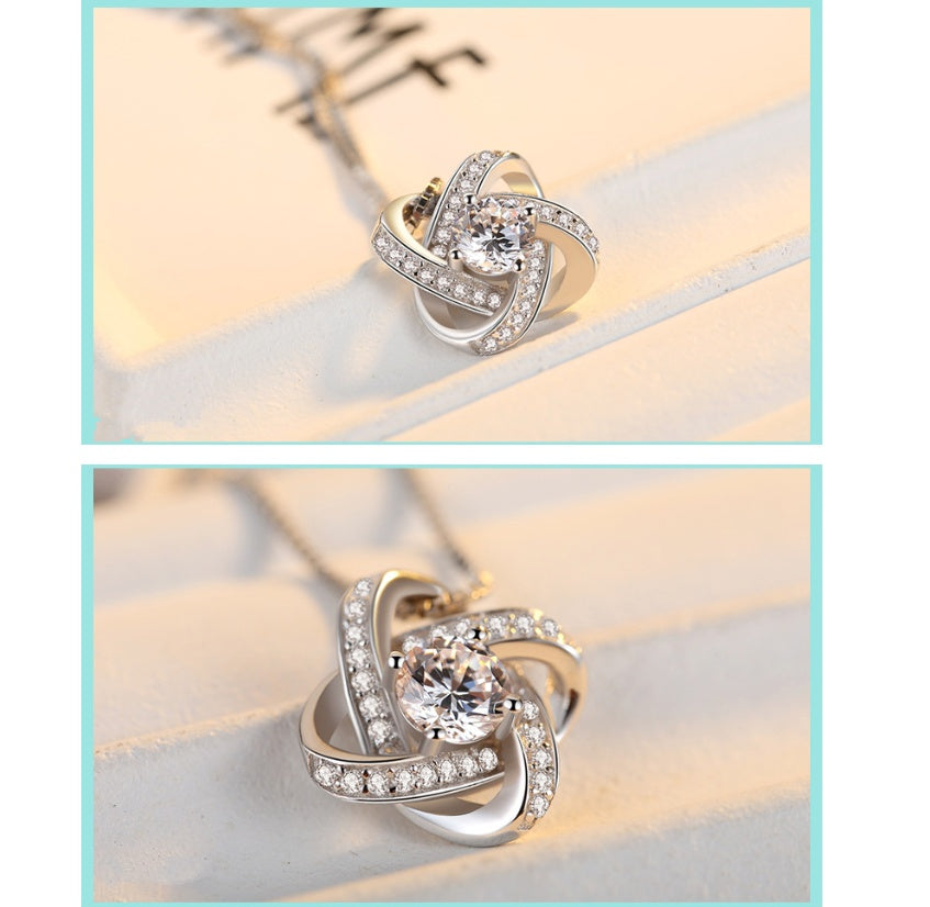 Pendentif Trèfle en Argent S925 - Diamant Éclatant, Élégance Intemporelle pour Toutes Occasions