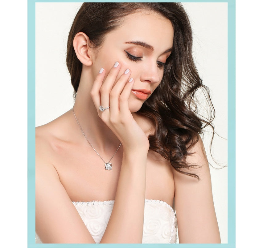 Pendentif Trèfle en Argent S925 - Diamant Éclatant, Élégance Intemporelle pour Toutes Occasions