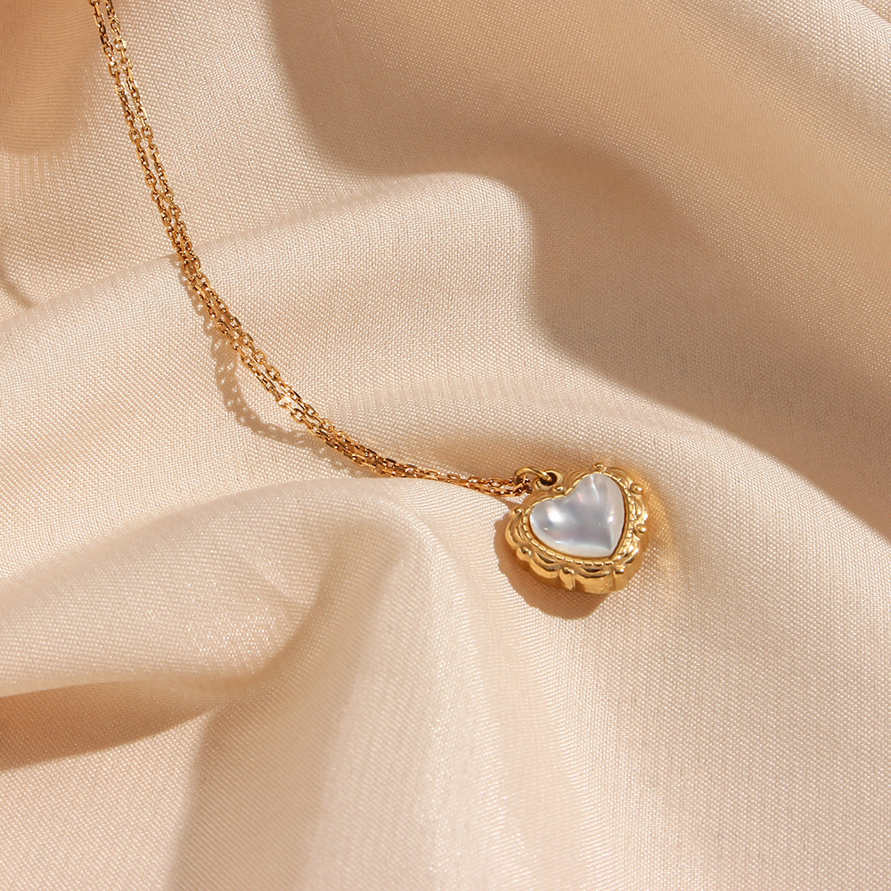 ✨ Pendentif Amour Élégant - Acier Inoxydable Plaqué Or 18k, Style Vintage Chic pour Sublimer Votre Look