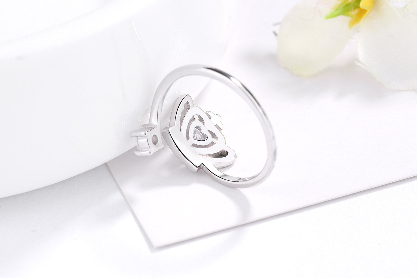 Bague Couronne Diamant Chic - Ajustable, Confortable et Élégante pour Sublimer Votre Style avec Raffinement