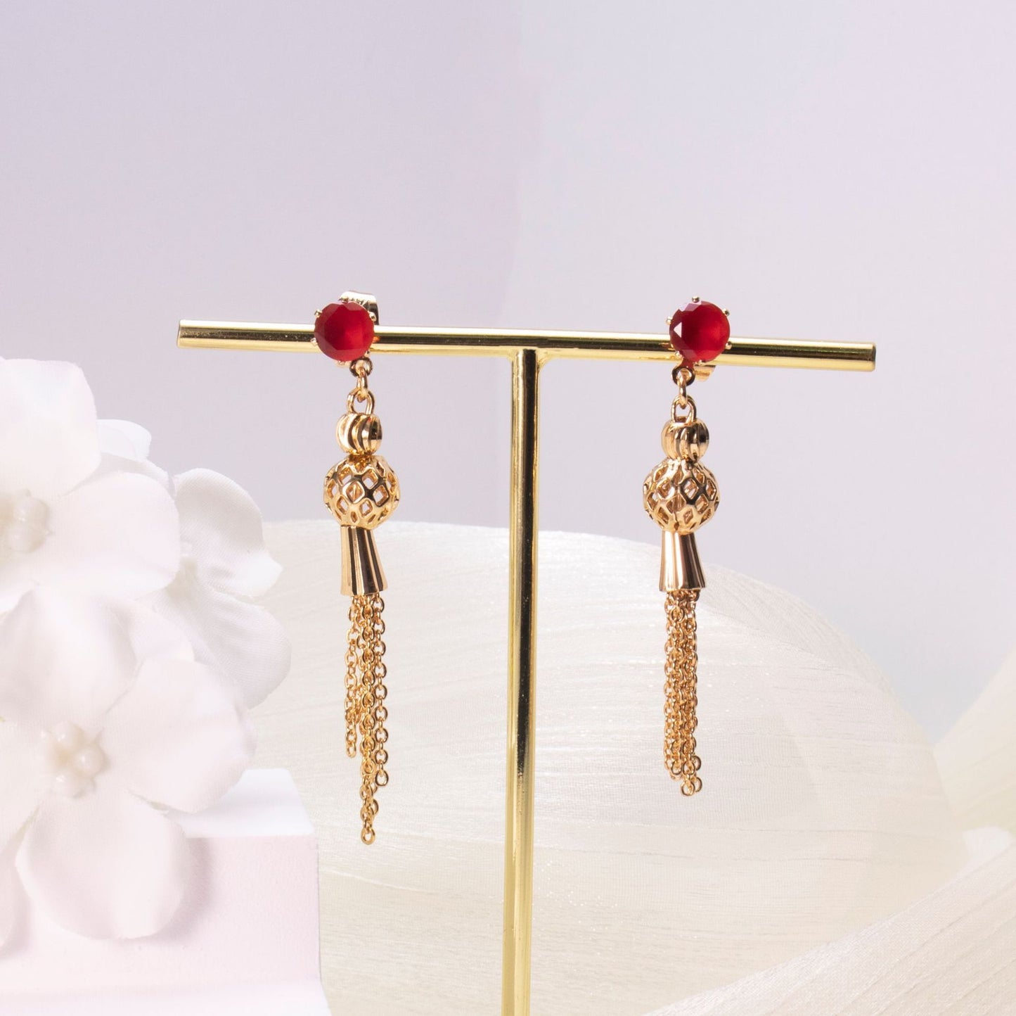 Voici une suggestion de titre SEO optimisé pour votre produit :
**🌟 Boucles d'Oreilles Chic - Franges en Or et Diamants, Idéales pour Éblouir à Chaque Événement ✨**
N'hésitez pas à me faire savoir si vous souhaitez d'autres options ou des ajustements !