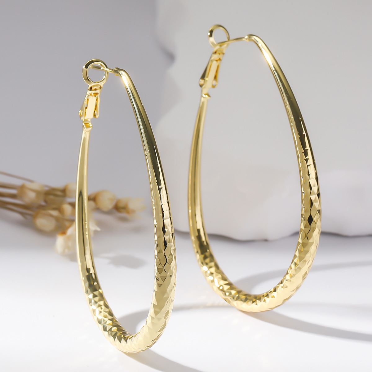 ✨ Élégantes Boucles d'Oreilles Dorées - Hypoallergéniques en Cuivre, Confort Quotidien Exceptionnel et Style Intemporel.