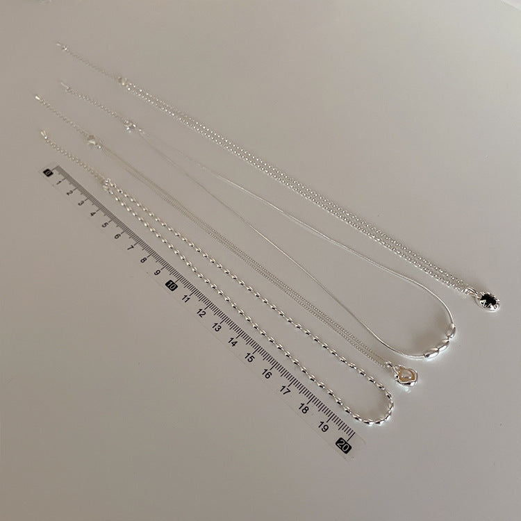 Pendentif Femme Élégant en Zircon et Perle - Design Métal Irrégulier, Style Intemporel et Raffiné