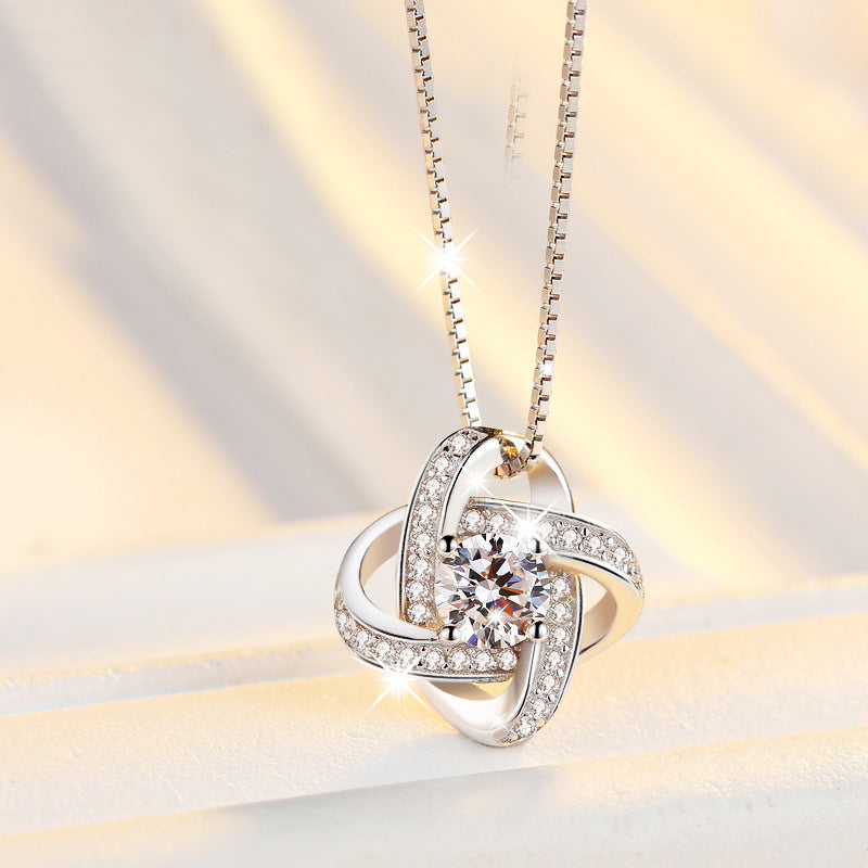 Pendentif Trèfle en Argent S925 - Diamant Éclatant, Élégance Intemporelle pour Toutes Occasions