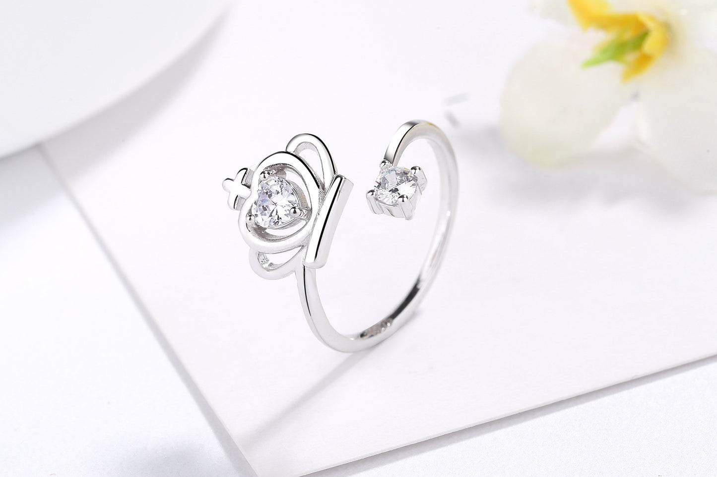 Bague Couronne Diamant Chic - Ajustable, Confortable et Élégante pour Sublimer Votre Style avec Raffinement