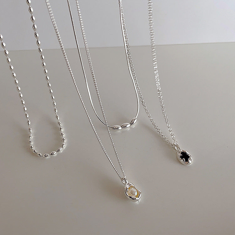 Pendentif Femme Élégant en Zircon et Perle - Design Métal Irrégulier, Style Intemporel et Raffiné