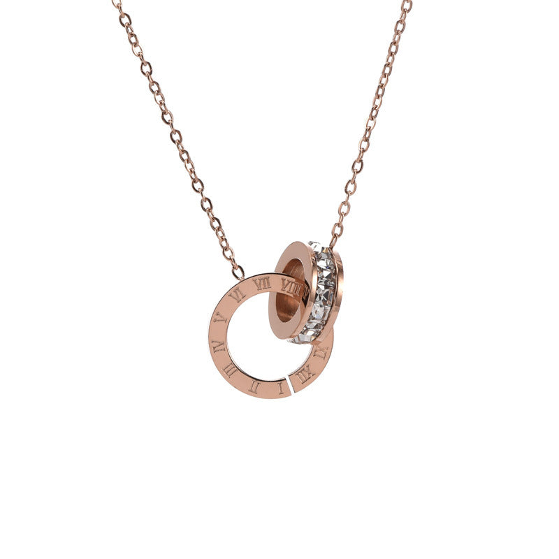 Collier Élégant Femme en Acier Titane - Pendentif Chiffres Romains, Diamants Brillants pour un Style Raffiné
