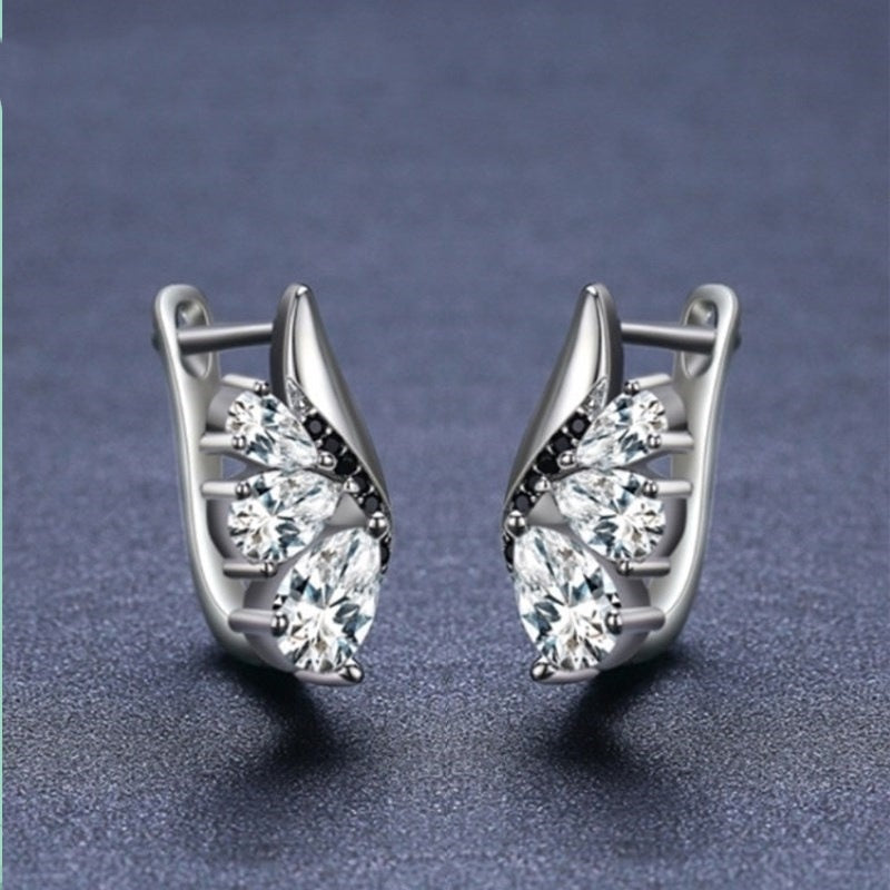 đ ĂlĂ©gance AĂ©rienne: Boucles d'Oreilles Ailes Classiques avec Zircon Ătincelant en Goutte âš