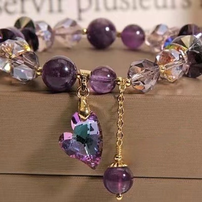 ✨ Bracelet en Améthyste Naturelle - Propriétés Apaisantes, Élégance Intemporelle, Bien-être au Quotidien 🌿
Si vous souhaitez d'autres options ou des modifications, n'hésitez pas à demander !