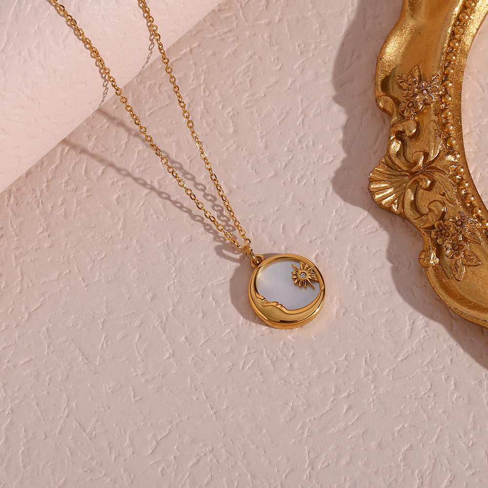 Élégant Collier Coquillage en Forme de Lune - Design Raffiné, Idéal pour Sublimer Vos Tenues Quotidiennes