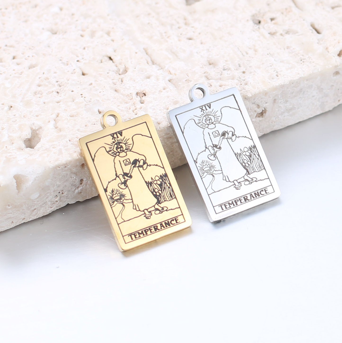 ✨ Collier Tarot Vintage en Acier Inoxydable - Porte-Bonheur Élégant, Durable et Idéal pour un Style Unique