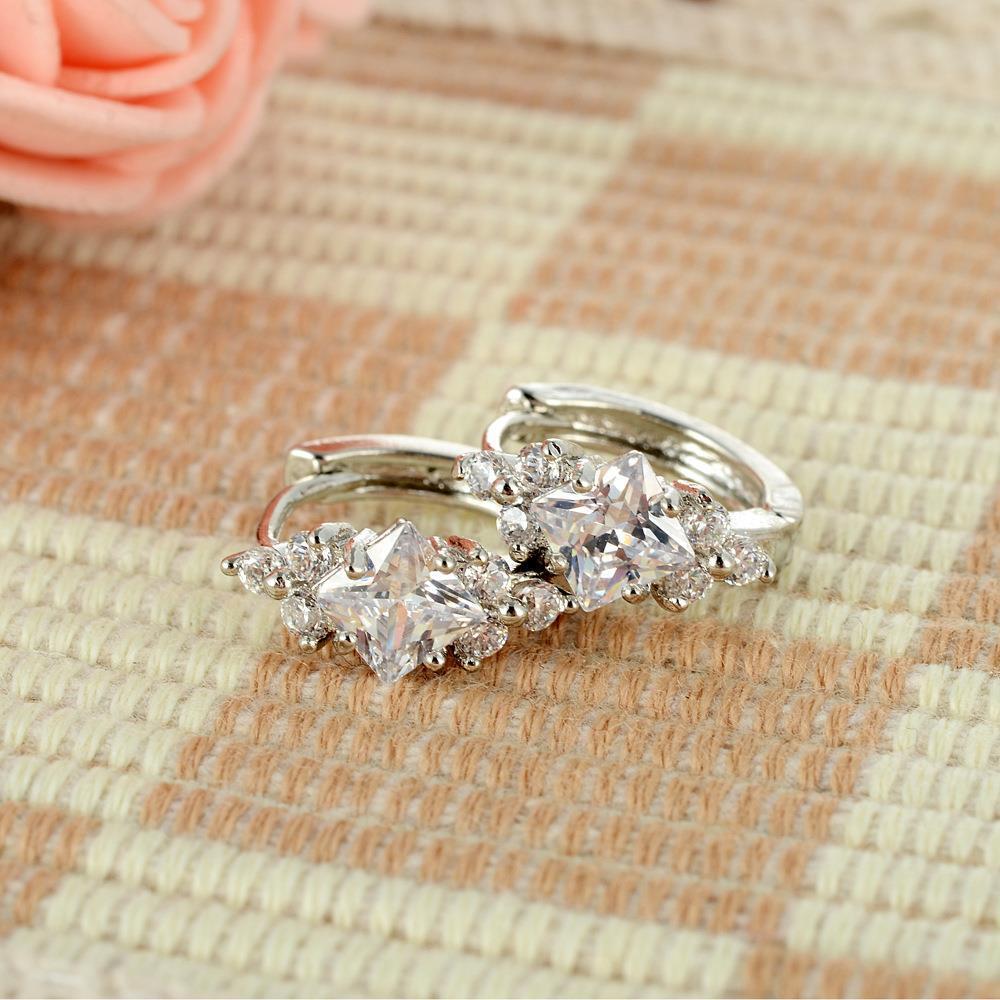 Boucles d’Oreilles Élégantes Personnalisées - Design Carré en Zircon, Style Européen et Américain Chic