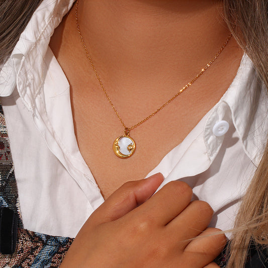 Élégant Collier Coquillage en Forme de Lune - Design Raffiné, Idéal pour Sublimer Vos Tenues Quotidiennes
