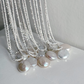 Comment ça sonne : 🌟 Collier Élégant en Argent Sterling S925 - Perle Baroque, Sophistication Intemporelle?En espérant que cela réponde à vos attentes. 🎁