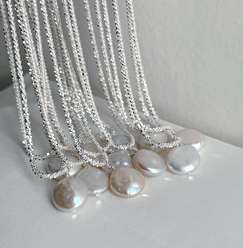 Comment ça sonne : 🌟 Collier Élégant en Argent Sterling S925 - Perle Baroque, Sophistication Intemporelle?En espérant que cela réponde à vos attentes. 🎁