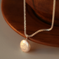 Comment ça sonne : 🌟 Collier Élégant en Argent Sterling S925 - Perle Baroque, Sophistication Intemporelle?En espérant que cela réponde à vos attentes. 🎁