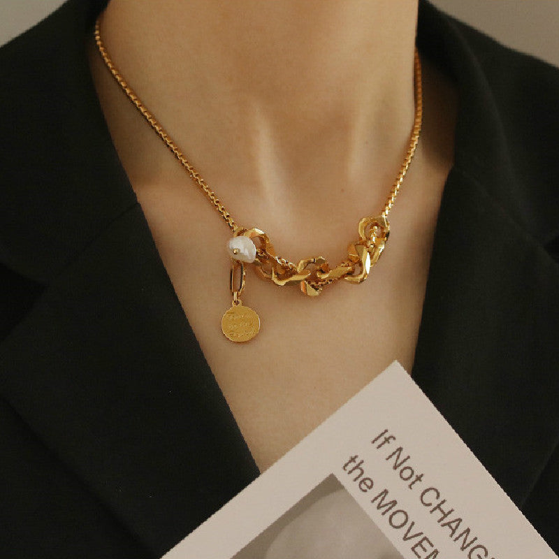 💎 Chaîne Clavicule en Or Éclatant - Collier Tendance Hip Hop pour Femmes, Élégance et Originalité Assurées