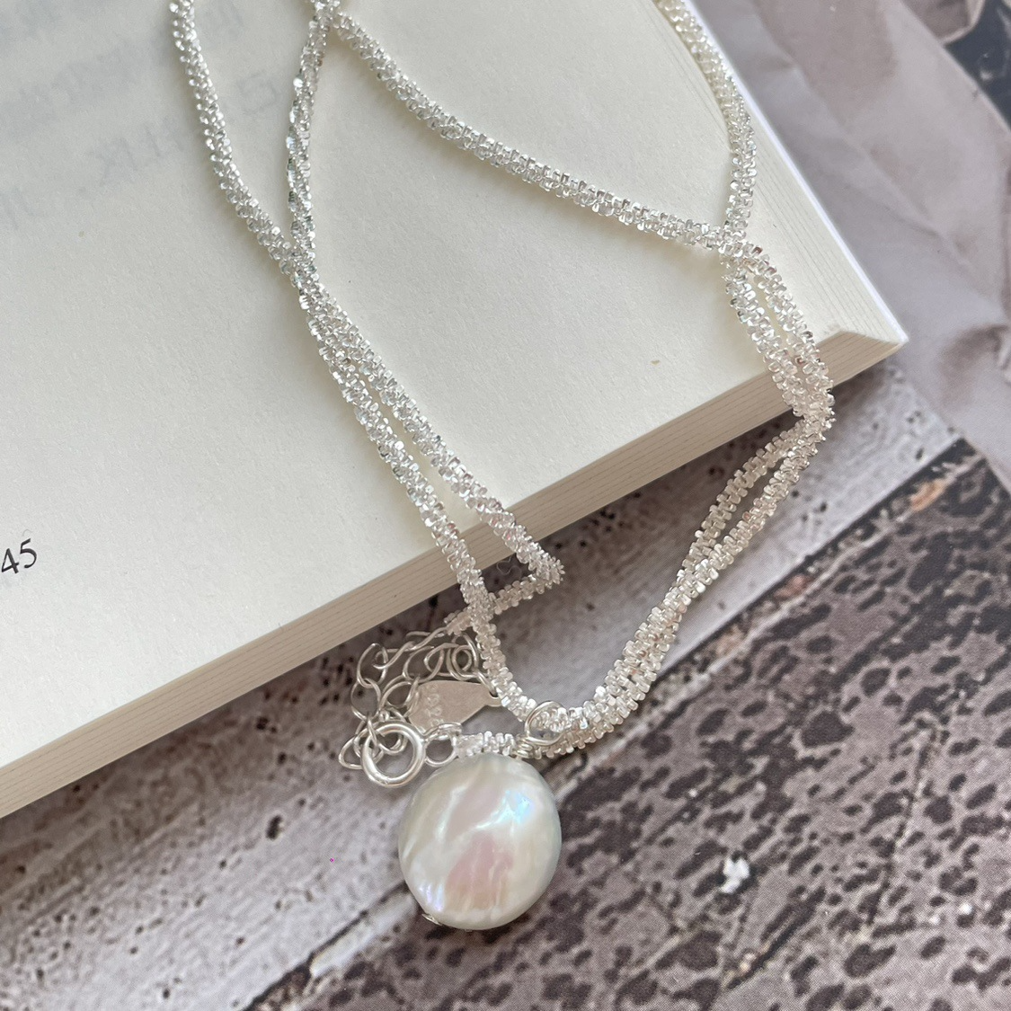 Comment ça sonne : 🌟 Collier Élégant en Argent Sterling S925 - Perle Baroque, Sophistication Intemporelle?En espérant que cela réponde à vos attentes. 🎁