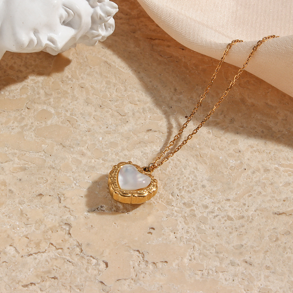 ✨ Pendentif Amour Élégant - Acier Inoxydable Plaqué Or 18k, Style Vintage Chic pour Sublimer Votre Look