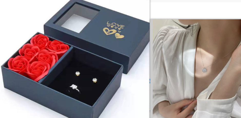 ✨ Collier Coeur Magnétique Rétro - Élégance Symbolique, Trèfle Porte-Bonheur 🍀 Cadeau Raffiné et Romantique 💖