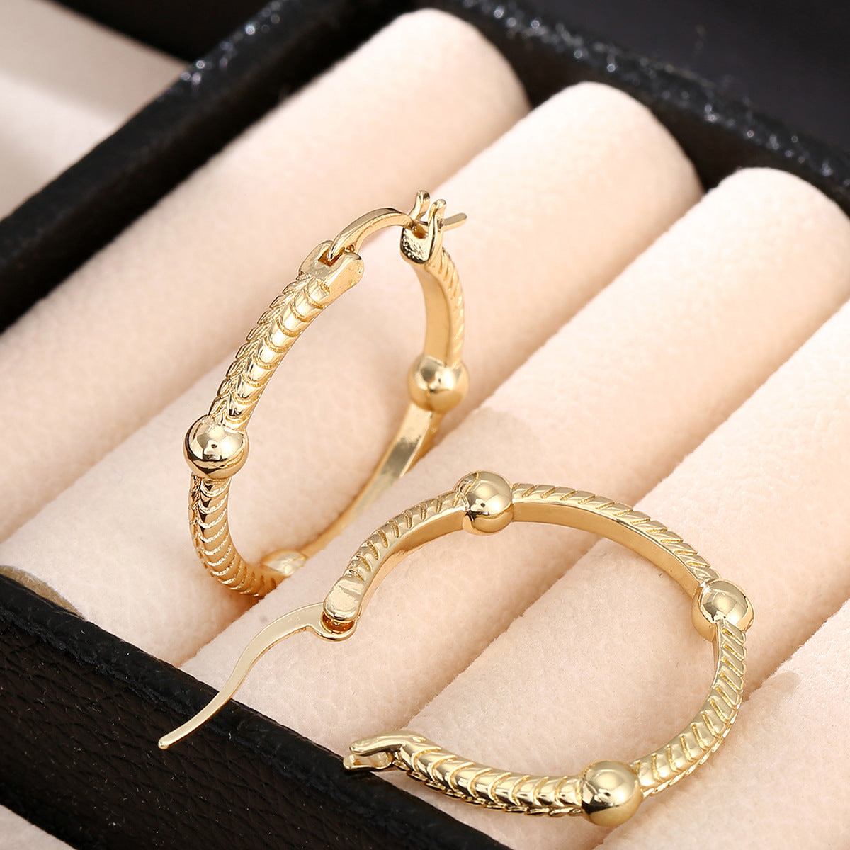 ✨ Boucles d'Oreilles Géométriques Rétro - Élégance Intemporelle, Qualité Premium, Idéales pour Toutes Occasions ✨