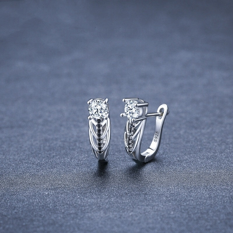 ✨ Boucles d'Oreilles Sophistiquées en Zircon Creux - Élégance Intemporelle pour Sublimer Votre Style au Quotidien !