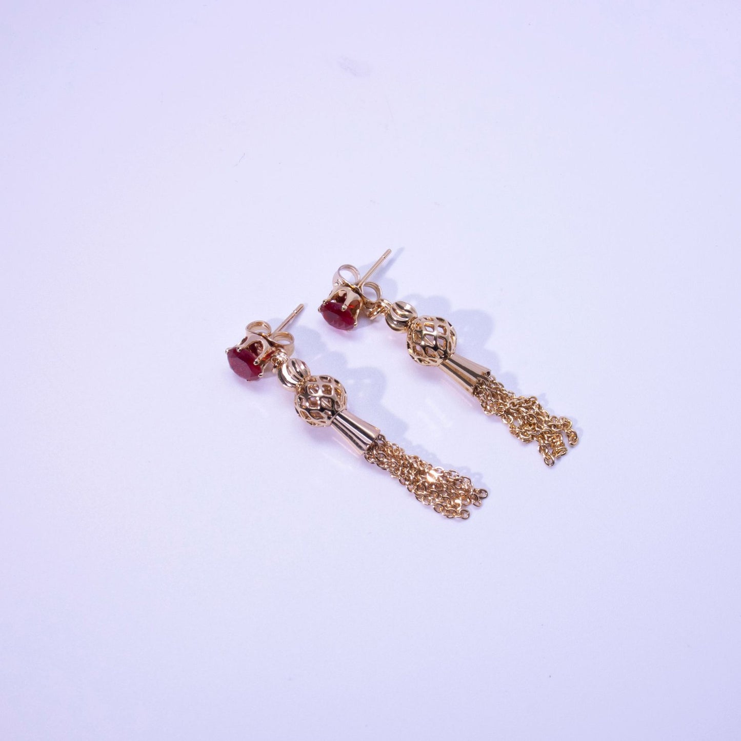 Voici une suggestion de titre SEO optimisé pour votre produit :

**🌟 Boucles d'Oreilles Chic - Franges en Or et Diamants, Idéales pour Éblouir à Chaque Événement ✨**

N'hésitez pas à me faire savoir si vous souhaitez d'autres options ou des ajustements !