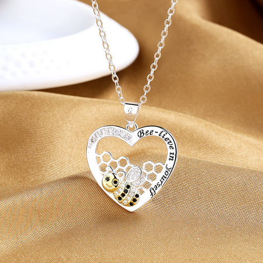 🌟 Collier Pendentif Abeille - Design Élégant avec Cœur, Charme Pastoral, Qualité Premium