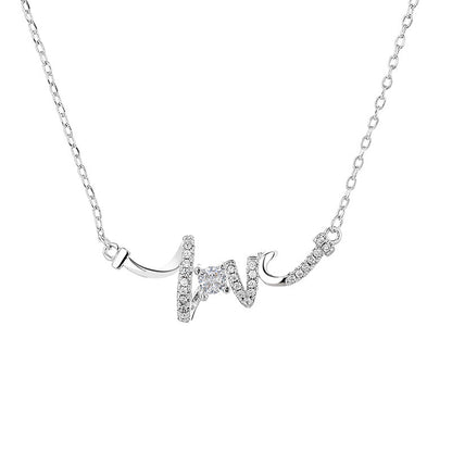 Collier LOVE Élégant - Bijou Raffiné, Design Unique et Luxe Léger, Idéal pour Sublimer Votre Style au Quotidien
