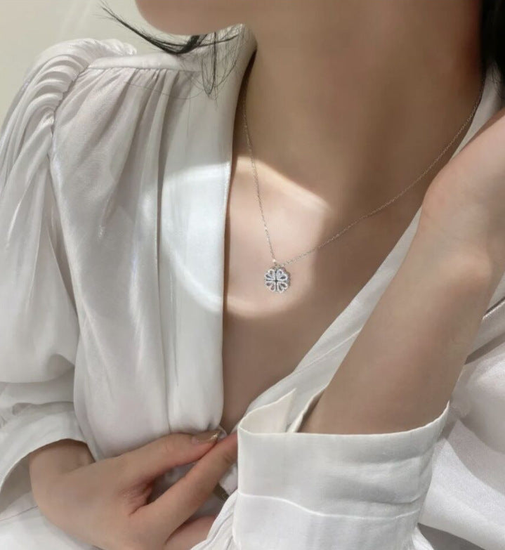 ✨ Collier Coeur Magnétique Rétro - Élégance Symbolique, Trèfle Porte-Bonheur 🍀 Cadeau Raffiné et Romantique 💖