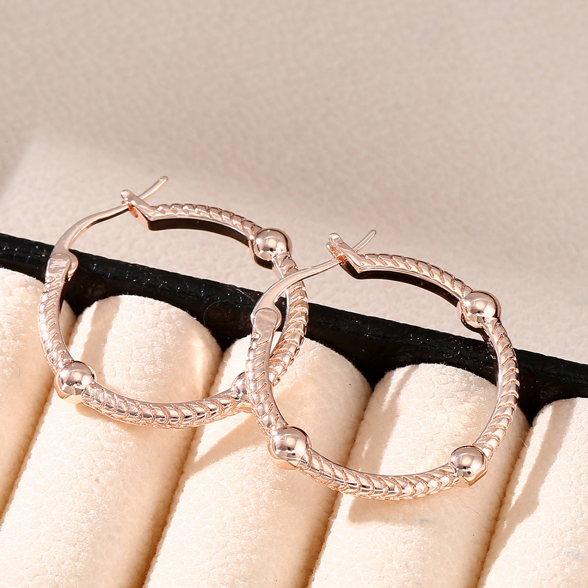 ✨ Boucles d'Oreilles Géométriques Rétro - Élégance Intemporelle, Qualité Premium, Idéales pour Toutes Occasions ✨