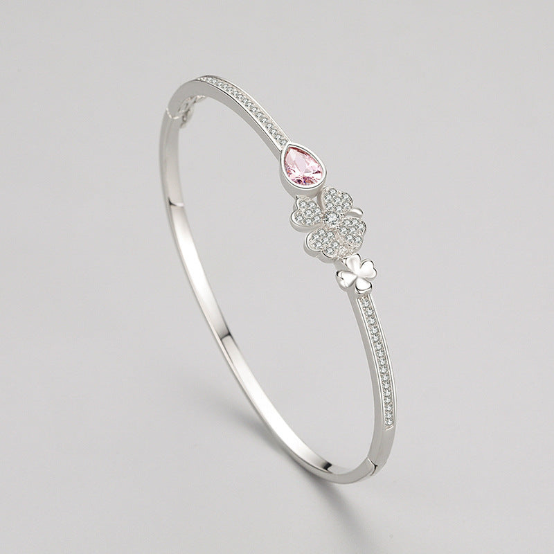 ✨ Bracelet Trèfle Élégant en Argent S925 - Style Coréen Raffiné, Idéal pour un Look Féminin Chic et Sophistiqué