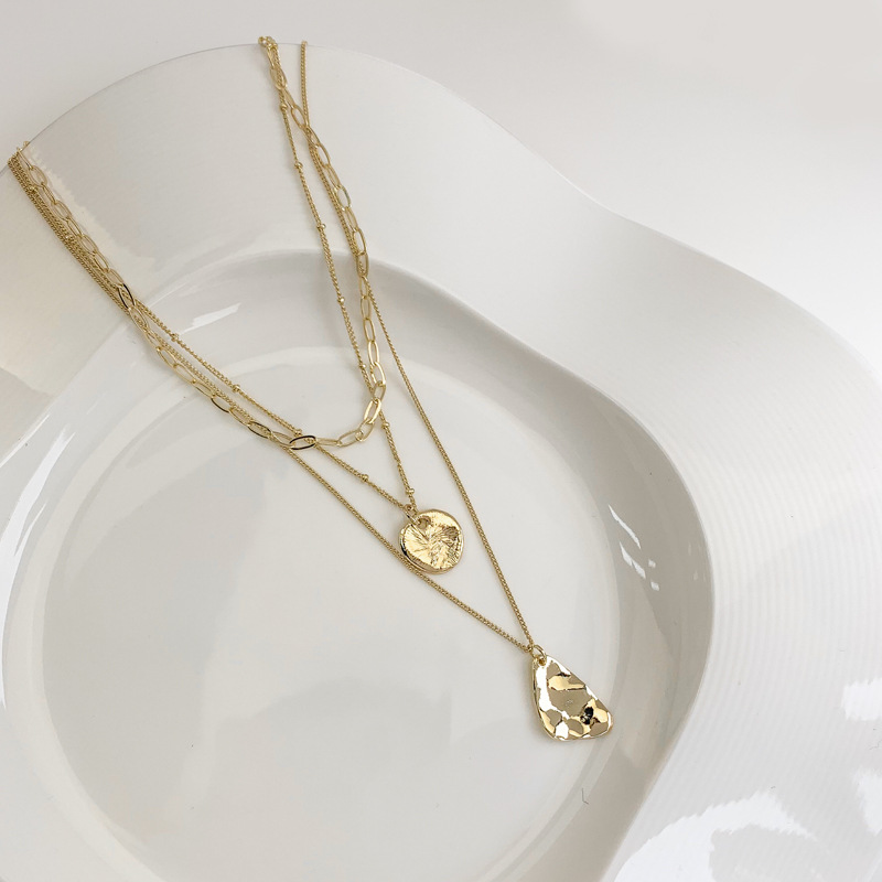 🌟 Élégant Collier Multi-Couches - Pendentif Triangle Moderne, Style Unisexe, Parfait pour Sublimer Vos Tenues 🎉  

Ce titre est engageant, contient des mots-clés pertinents et reste dans la limite de caractères. Qu'en pensez-vous ? 😊