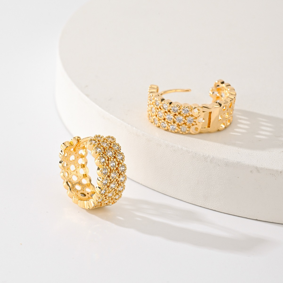 **✨ Boucles d'Oreilles Sophistiquées - Design Chic et Intemporel, Parfait pour Sublimer Toutes vos Tenues**