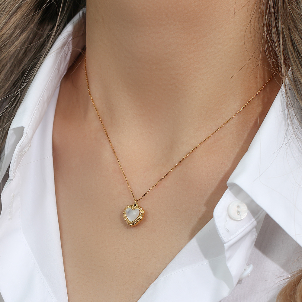 ✨ Pendentif Amour Élégant - Acier Inoxydable Plaqué Or 18k, Style Vintage Chic pour Sublimer Votre Look