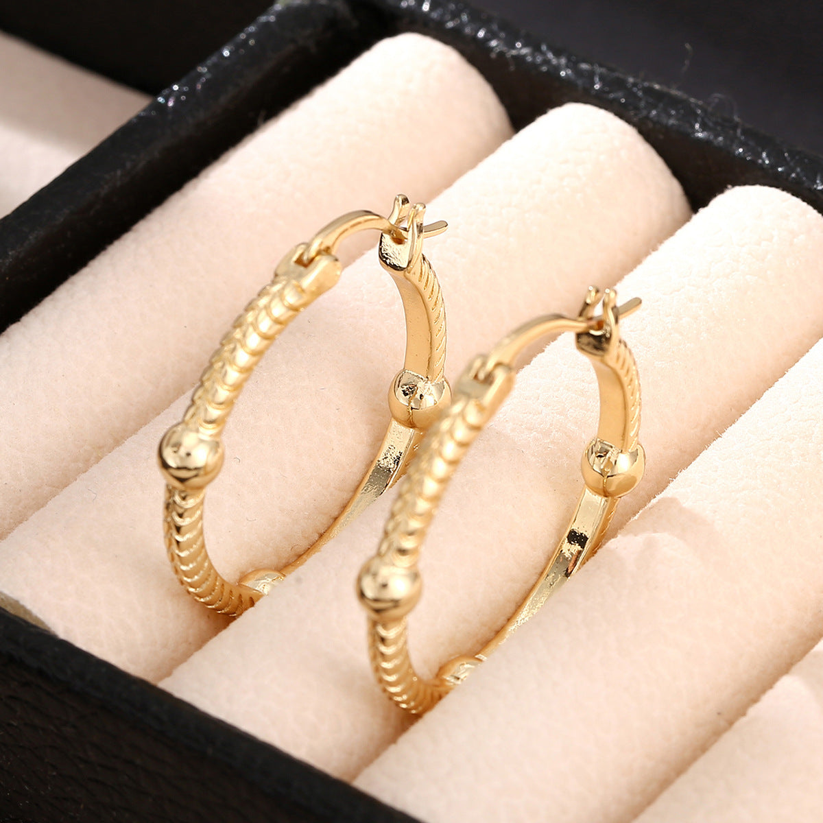 ✨ Boucles d'Oreilles Géométriques Rétro - Élégance Intemporelle, Qualité Premium, Idéales pour Toutes Occasions ✨