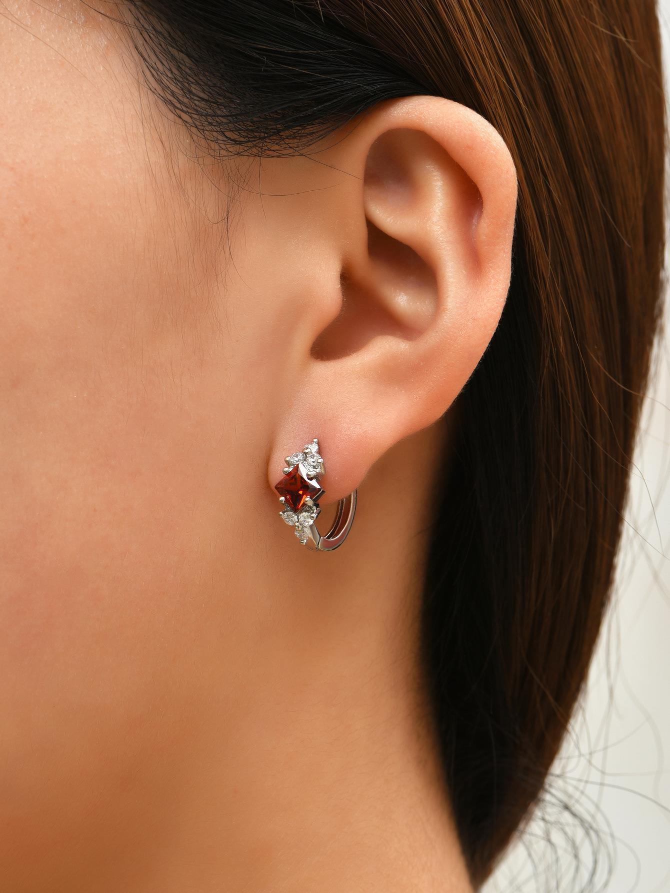 Boucles d’Oreilles Élégantes Personnalisées - Design Carré en Zircon, Style Européen et Américain Chic