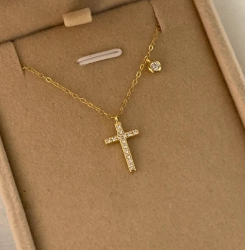 ✨ Collier Croix en Argent S925 - Élégance Simple, Style Tendance, Parfait pour Sublimer Votre Décolleté !