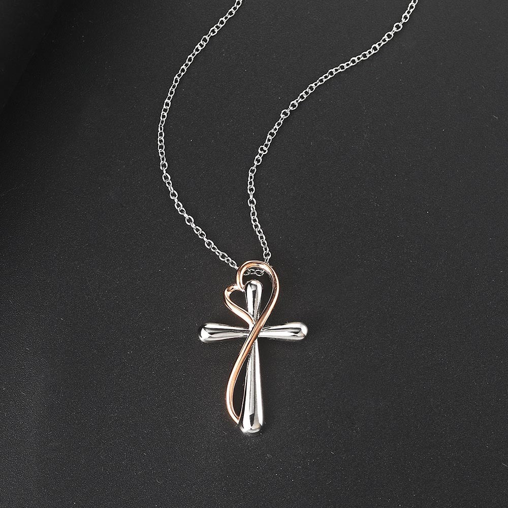 💖 Collier Croix en Forme de Cœur - Séparation de Couleurs Éblouissante, Élégance pour Toutes les Occasions !