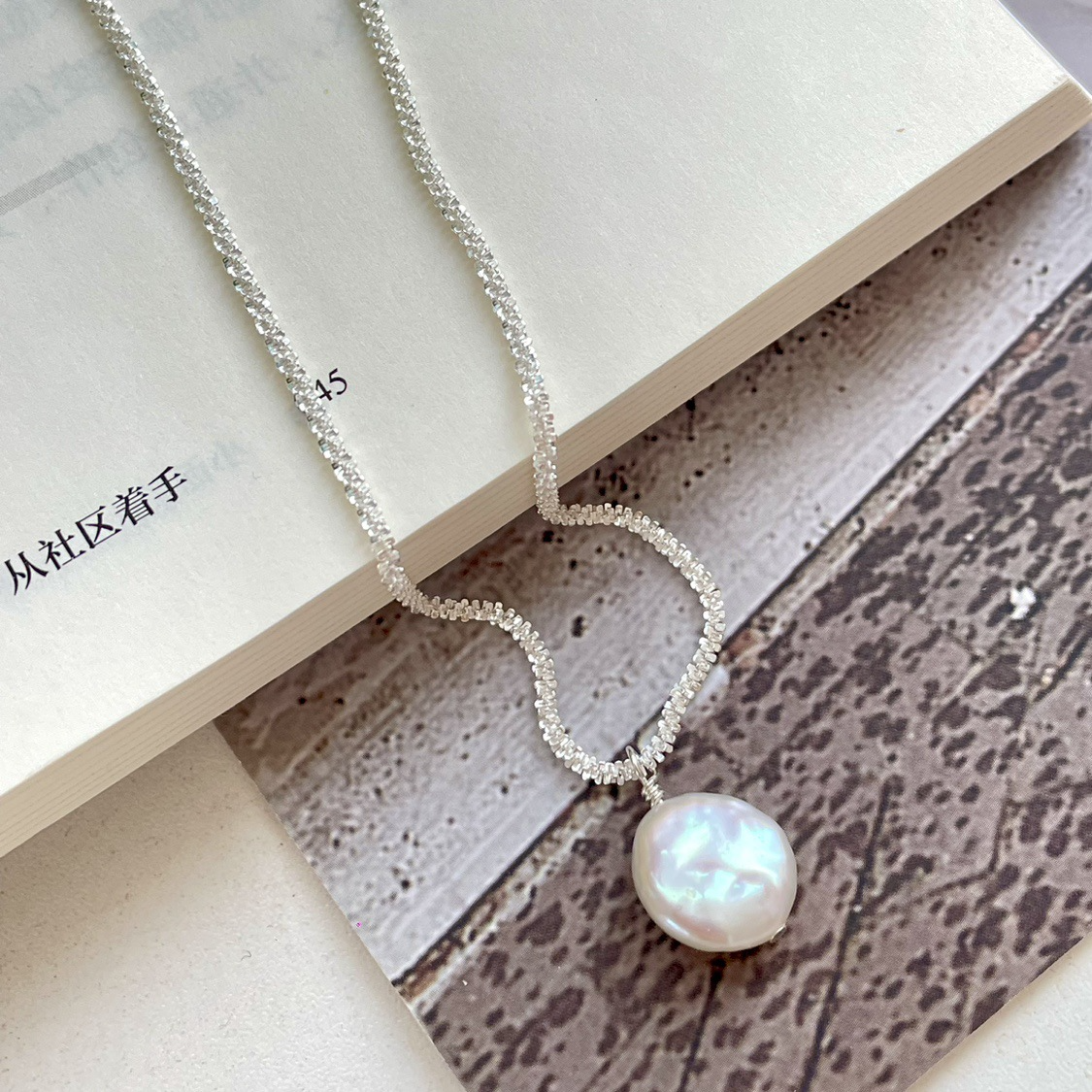 Comment ça sonne : 🌟 Collier Élégant en Argent Sterling S925 - Perle Baroque, Sophistication Intemporelle?En espérant que cela réponde à vos attentes. 🎁
