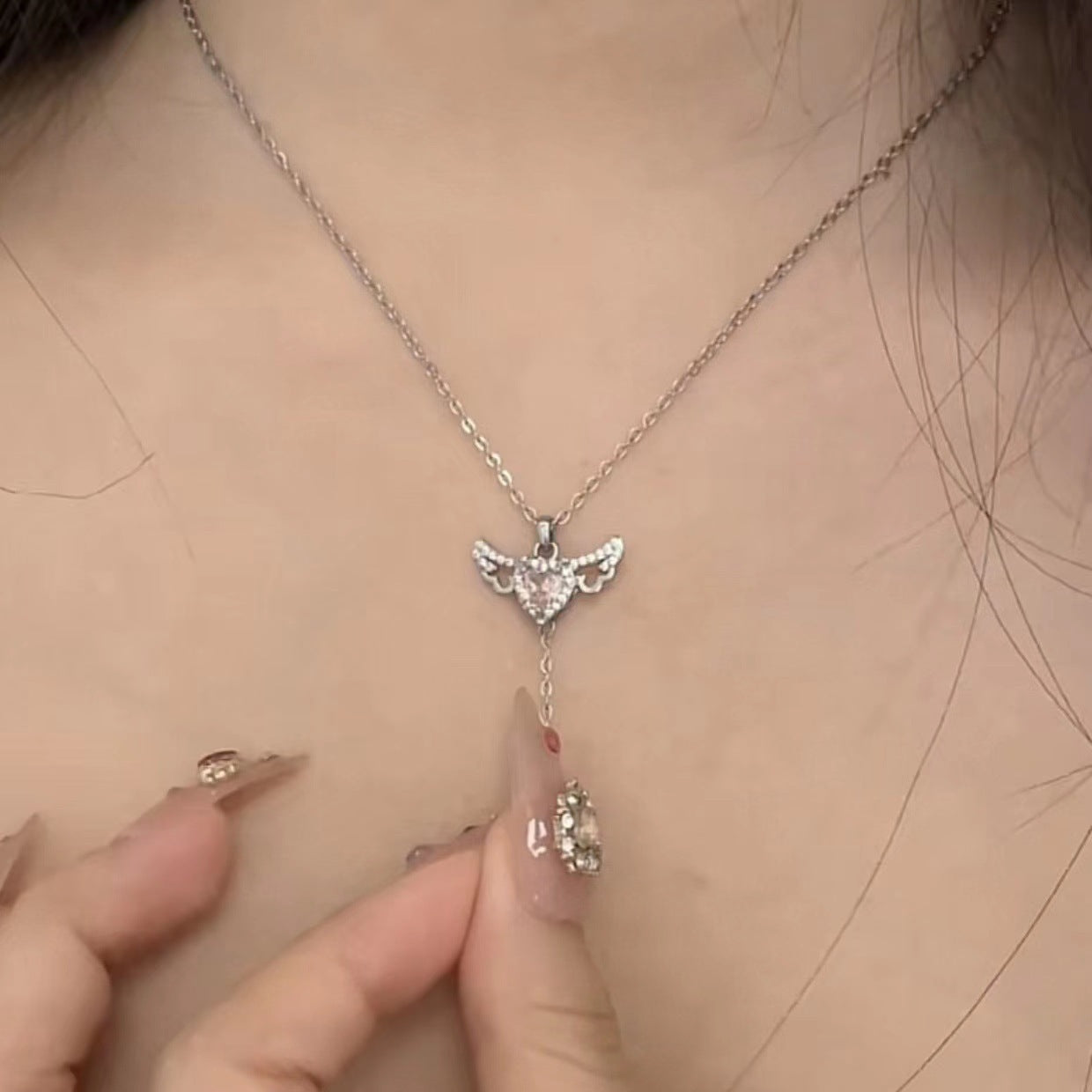 Collier Élégant avec Cristal - Ailes d'Ange et Cœur Mobile, Cadeau Idéal pour la Saint-Valentin et les Occasions Spéciales