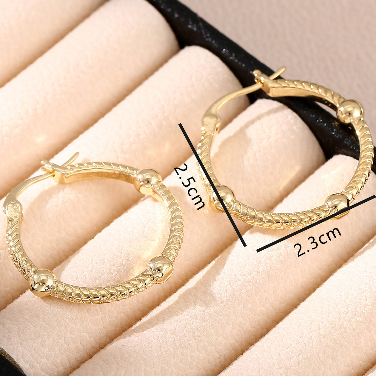 ✨ Boucles d'Oreilles Géométriques Rétro - Élégance Intemporelle, Qualité Premium, Idéales pour Toutes Occasions ✨