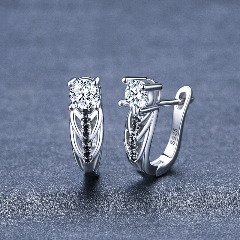 ✨ Boucles d'Oreilles Sophistiquées en Zircon Creux - Élégance Intemporelle pour Sublimer Votre Style au Quotidien !