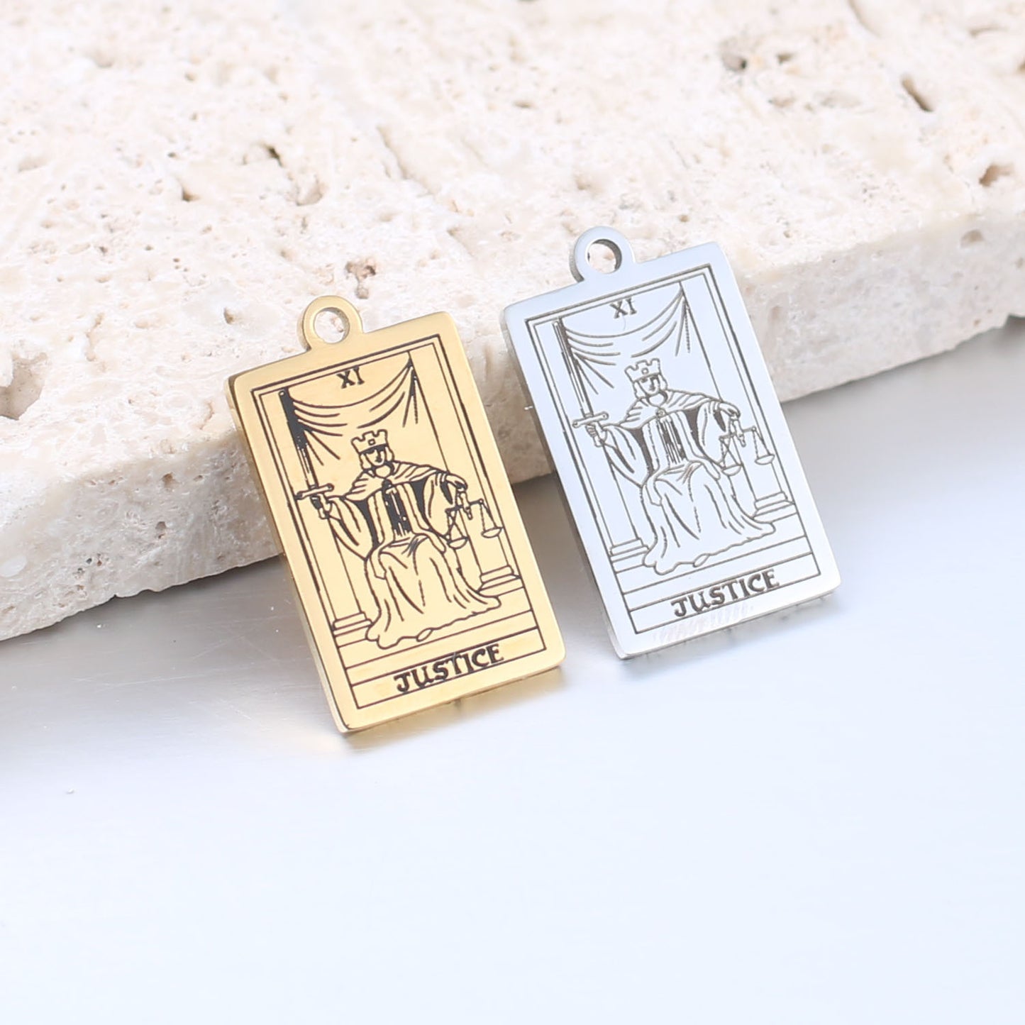 ✨ Collier Tarot Vintage en Acier Inoxydable - Porte-Bonheur Élégant, Durable et Idéal pour un Style Unique