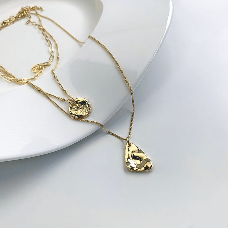 🌟 Élégant Collier Multi-Couches - Pendentif Triangle Moderne, Style Unisexe, Parfait pour Sublimer Vos Tenues 🎉  

Ce titre est engageant, contient des mots-clés pertinents et reste dans la limite de caractères. Qu'en pensez-vous ? 😊